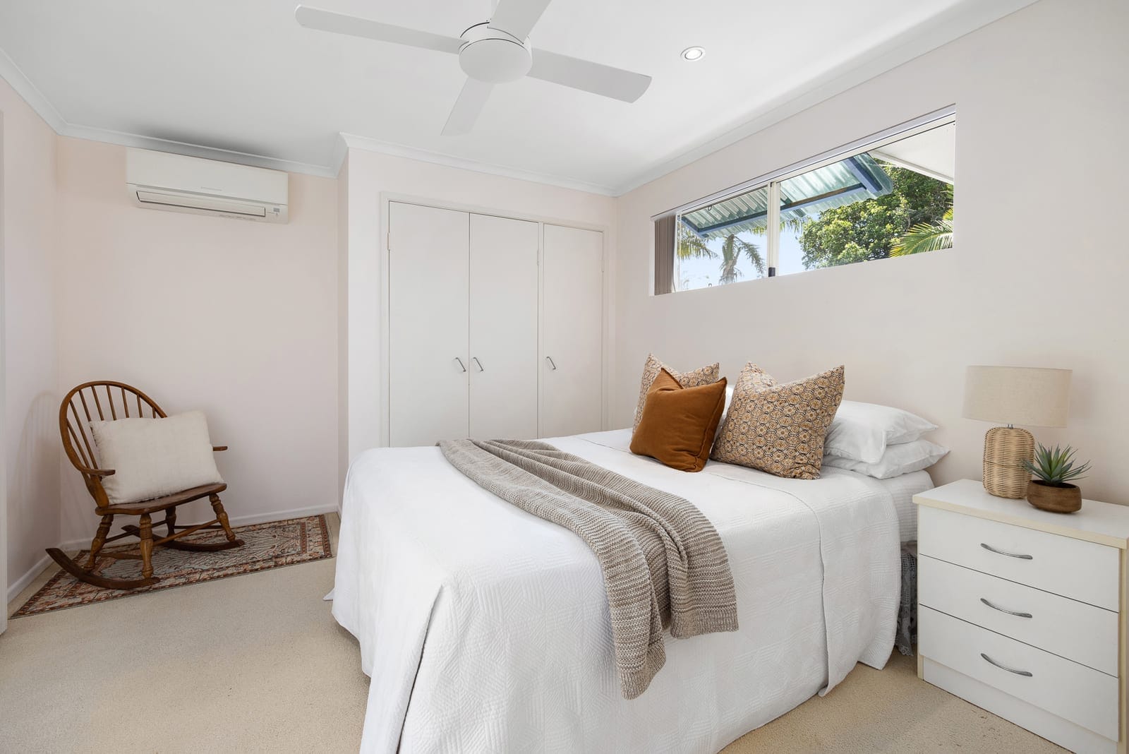 Immaculate Home in Quiet Cul-de-sac, Metres from the Beach