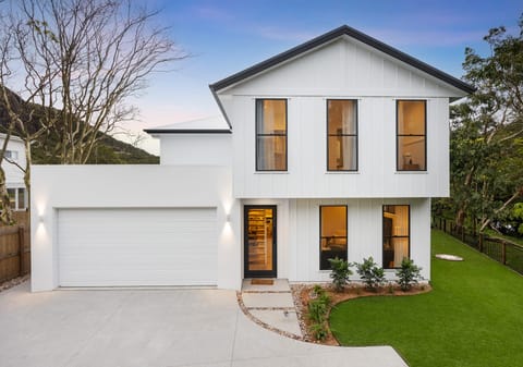 BRAND NEW BUILD IN PRIME COASTAL LOCATION