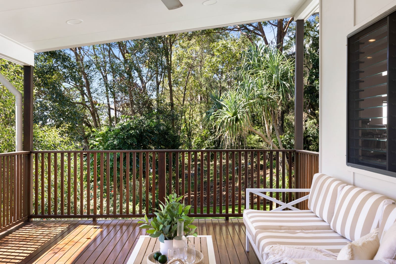 Charming Bushland Oasis: Spacious Family Home Minutes from the Beach