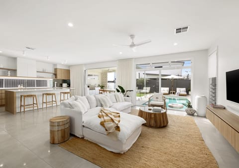 Light, Luxury, Lifestyle, Location!