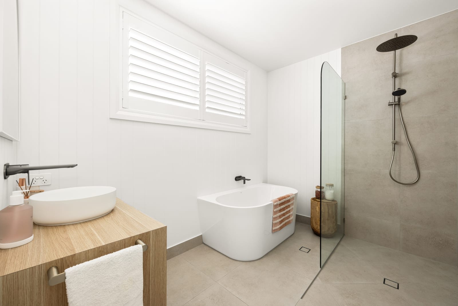 Light, Luxury, Lifestyle, Location!