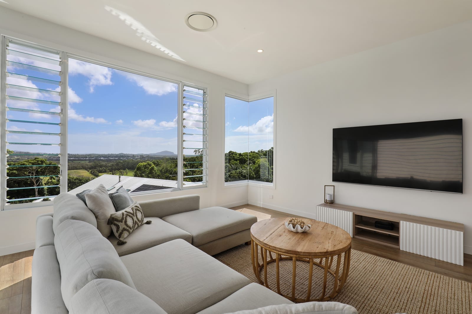 Effortless Acreage Living – North Facing with Views!