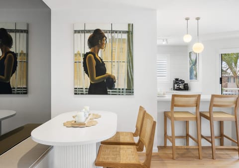 Ultra chic beachside living – 100m to Beach