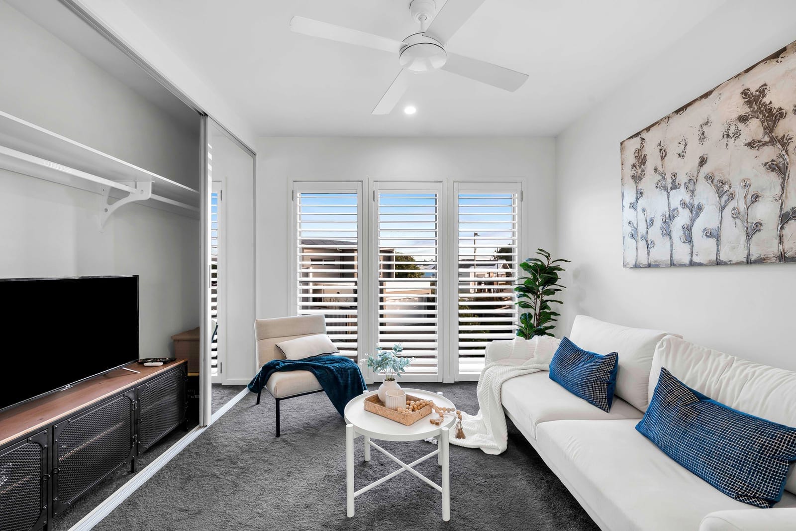 Architecturally Designed Home With Detached 2 Bedroom Dwelling