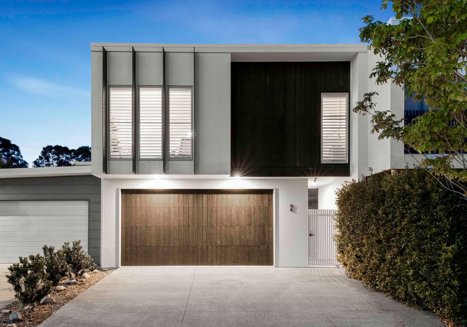 Architecturally Designed Home With Detached 2 Bedroom Dwelling