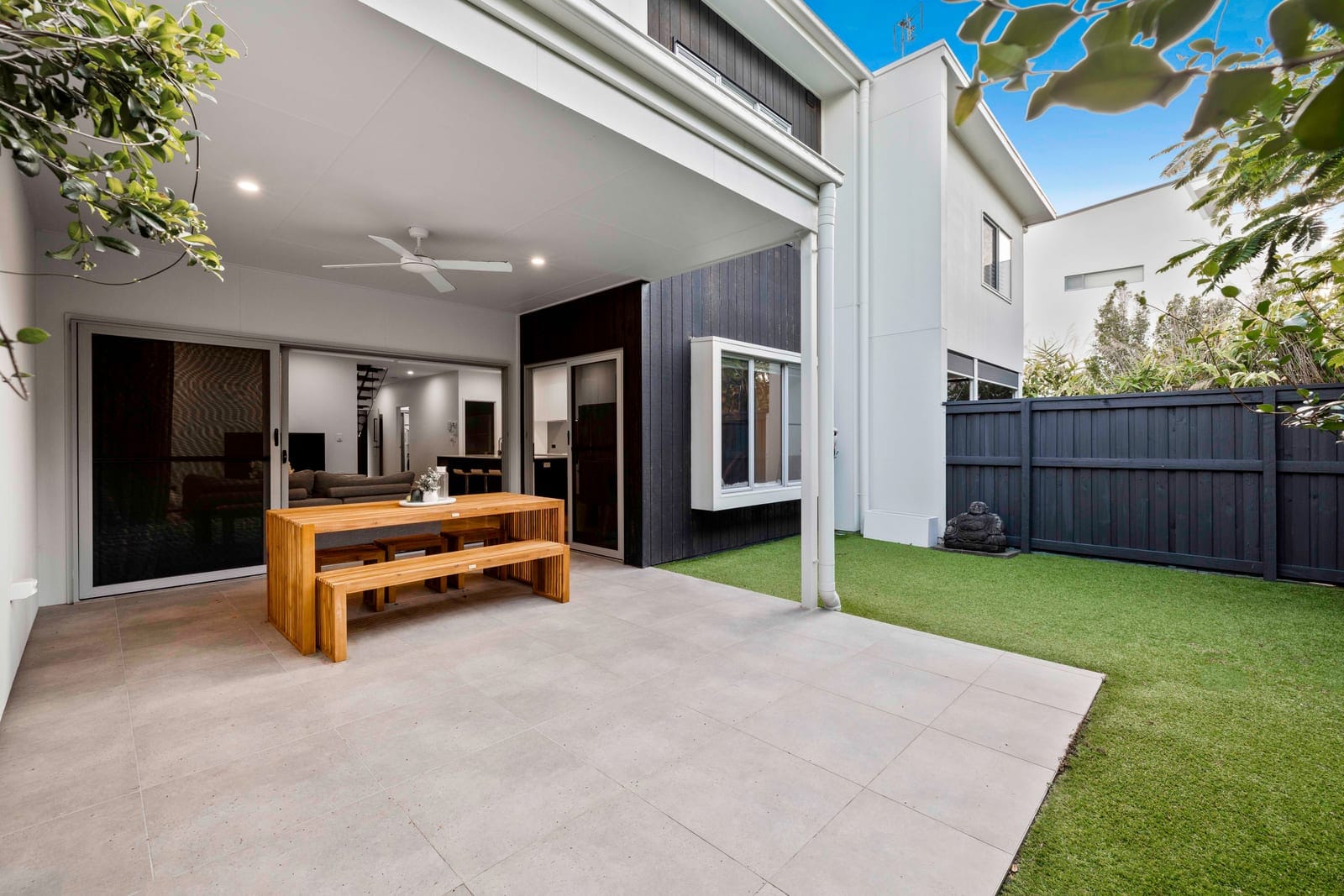 Architecturally Designed Home With Detached 2 Bedroom Dwelling