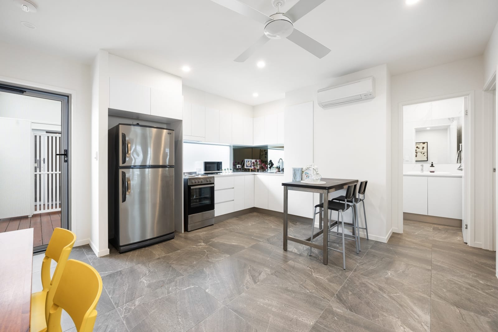 Architecturally Designed Home With Detached 2 Bedroom Dwelling