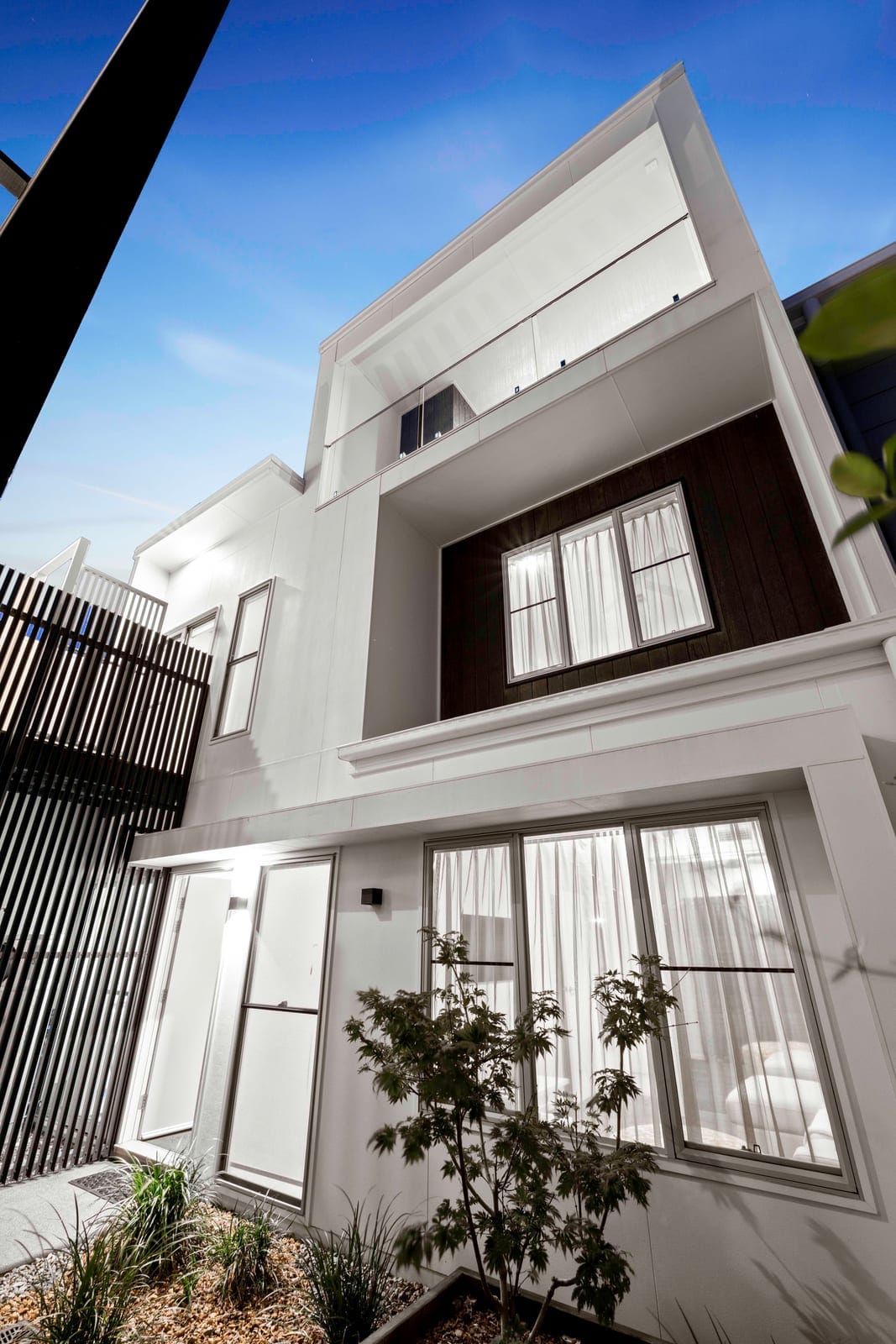 Architecturally Designed Home With Detached 2 Bedroom Dwelling