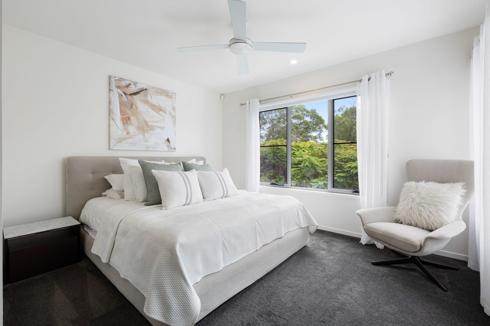 Architecturally Designed Home With Detached 2 Bedroom Dwelling