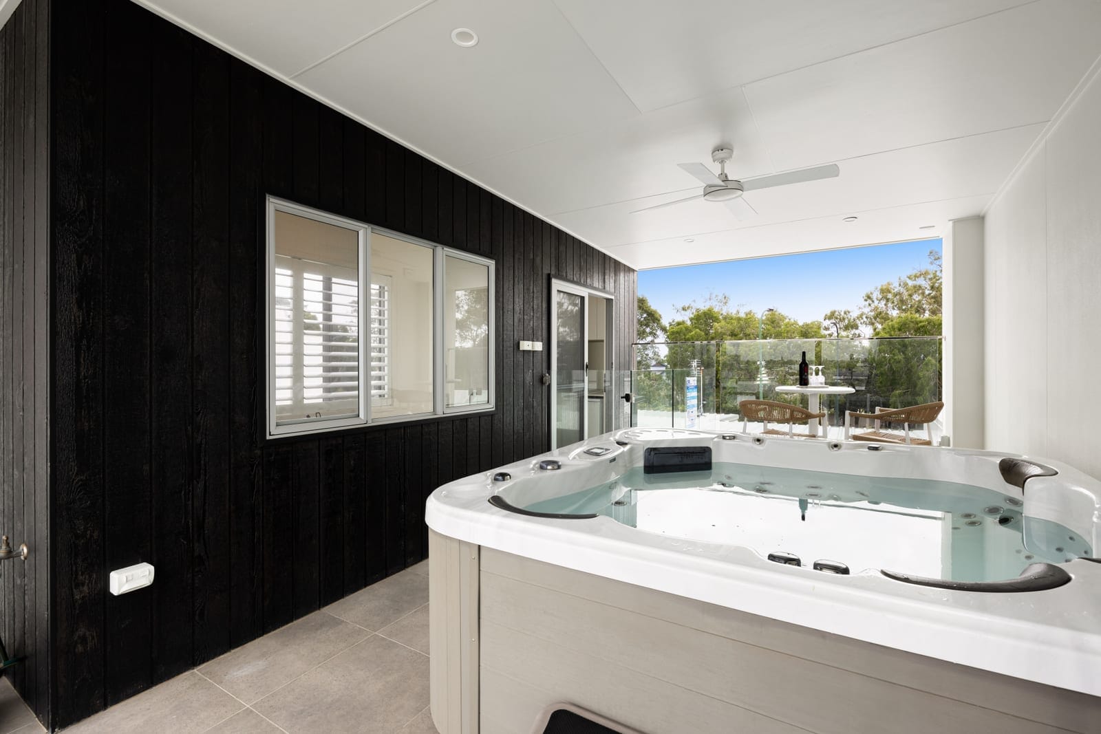 Architecturally Designed Home With Detached 2 Bedroom Dwelling