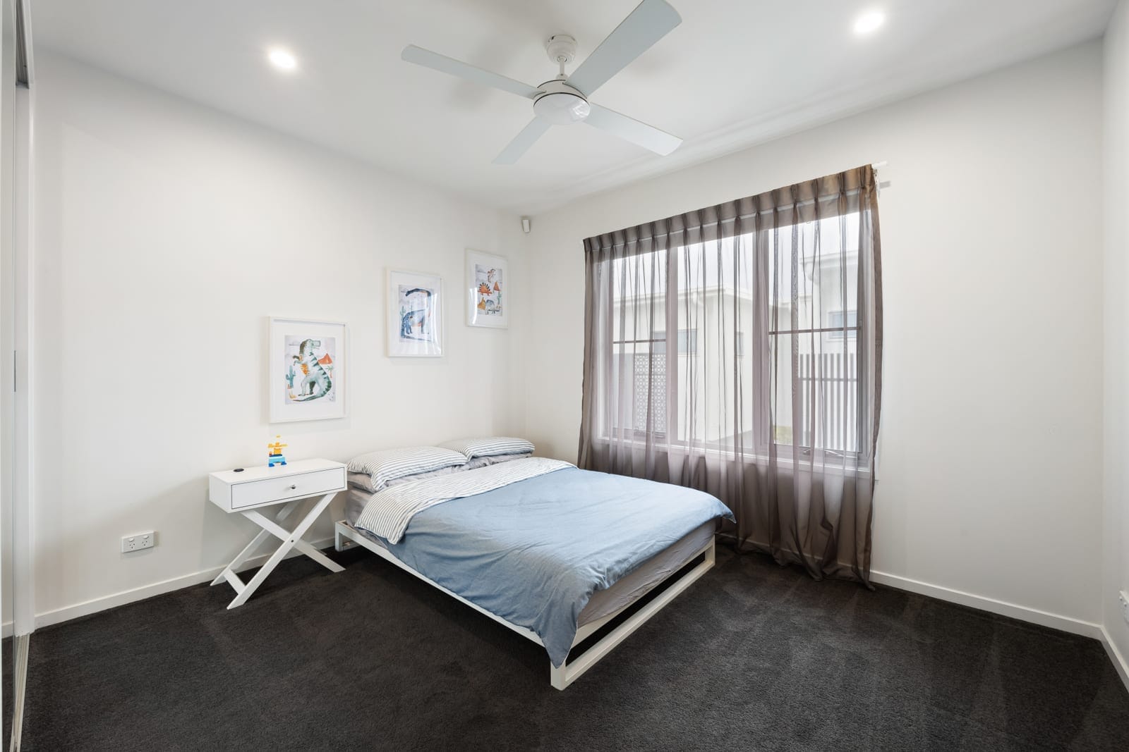 Architecturally Designed Home With Detached 2 Bedroom Dwelling
