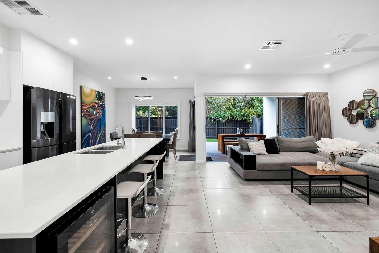 Architecturally Designed Home With Detached 2 Bedroom Dwelling