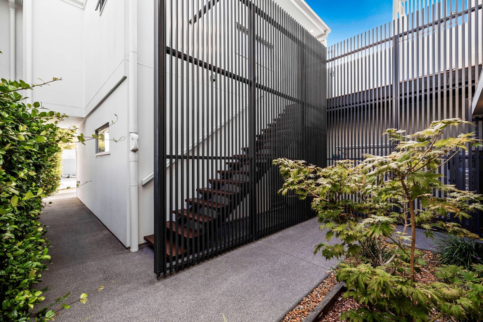 Architecturally Designed Home With Detached 2 Bedroom Dwelling