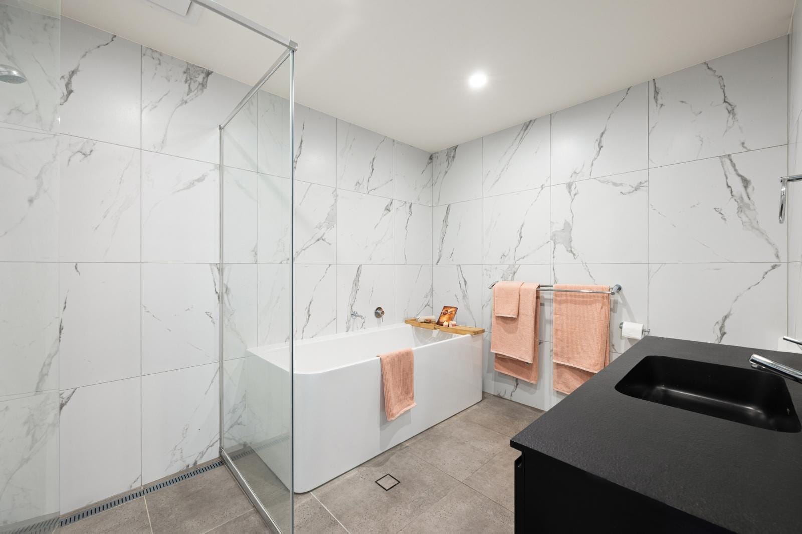 Architecturally Designed Home With Detached 2 Bedroom Dwelling