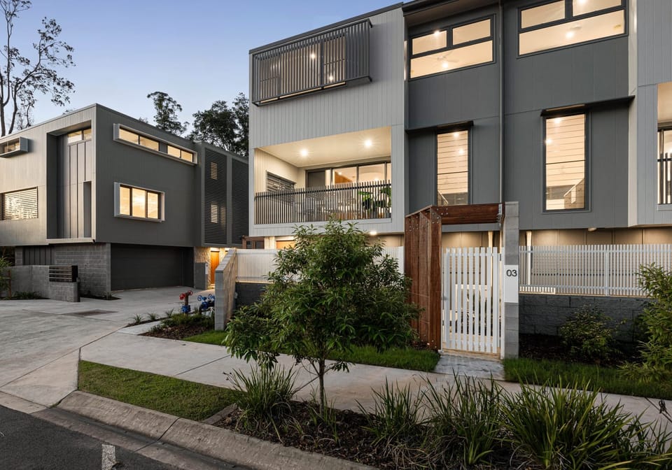 Contemporary & Chic Amongst Rainforest