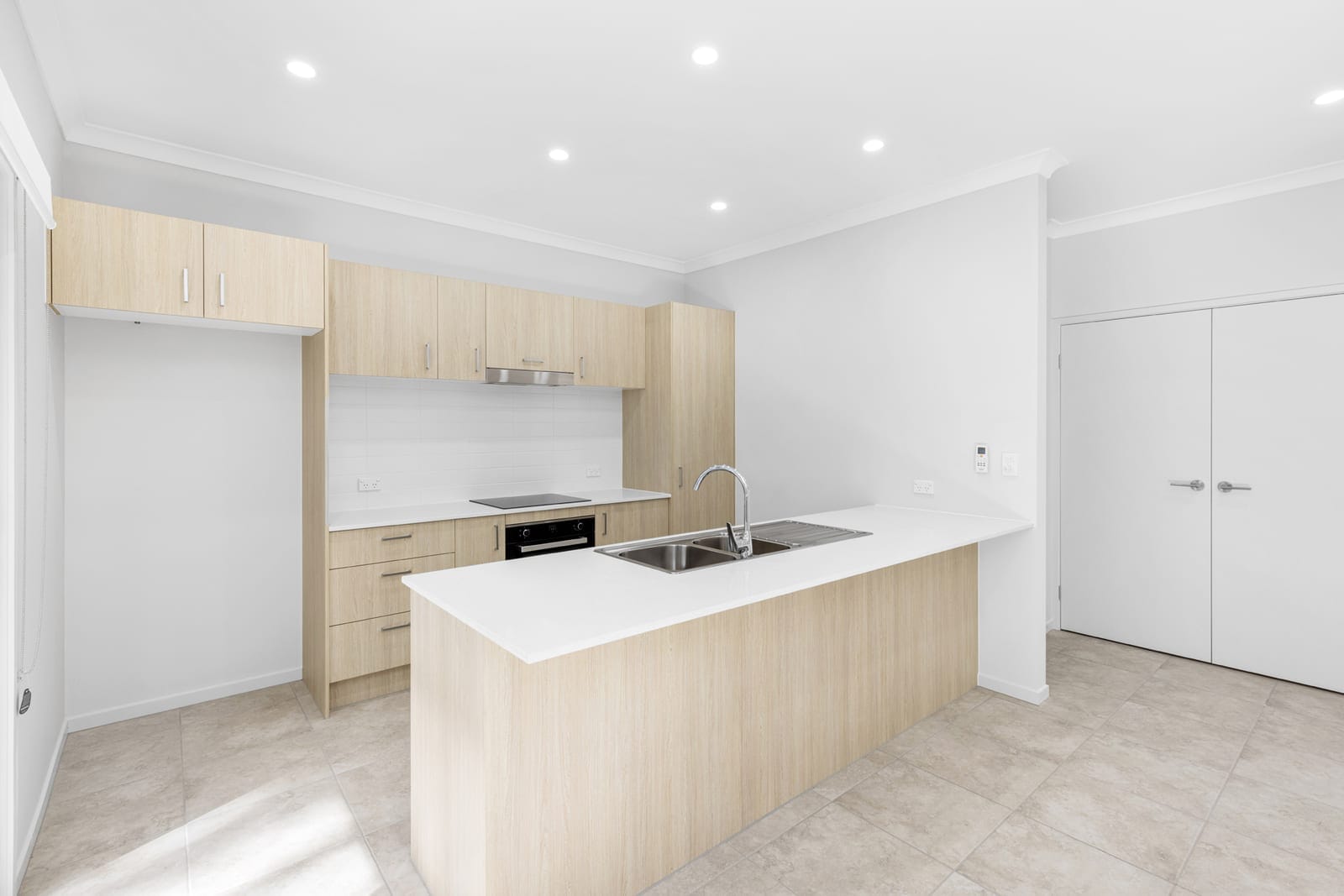 Stunning Modern Townhouse in Prime Sunshine Coast Location