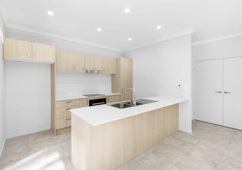 Stunning Modern Townhouse in Prime Sunshine Coast Location