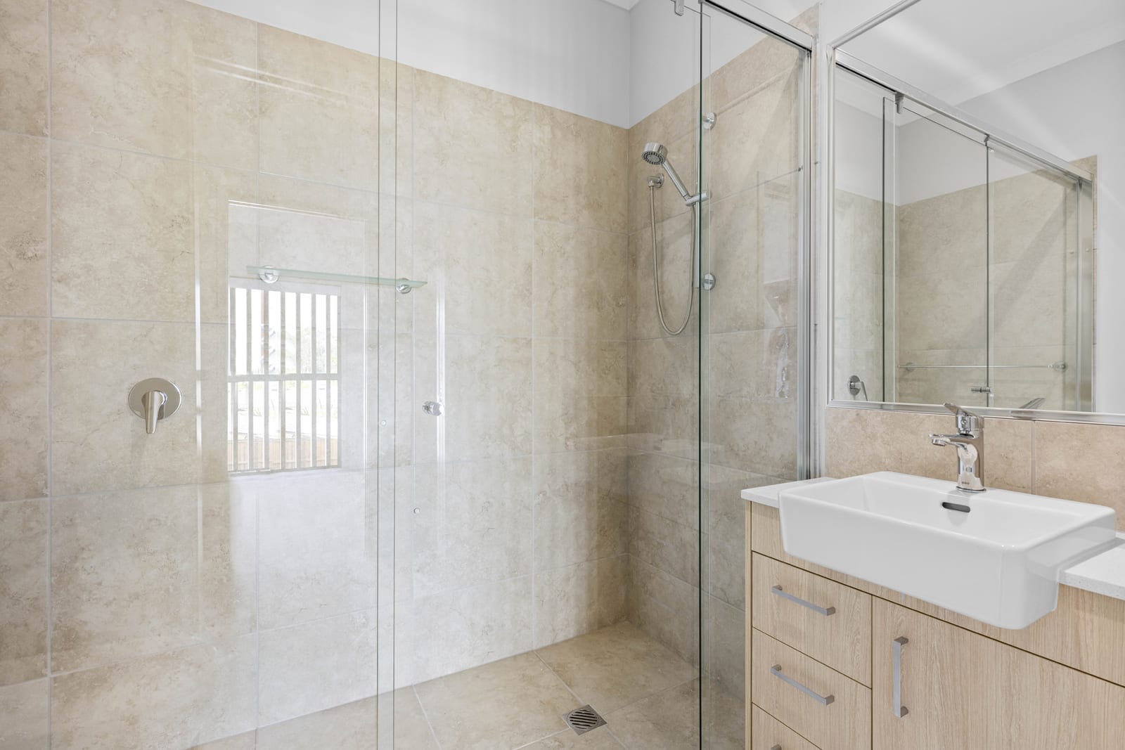 Stunning Modern Townhouse in Prime Sunshine Coast Location