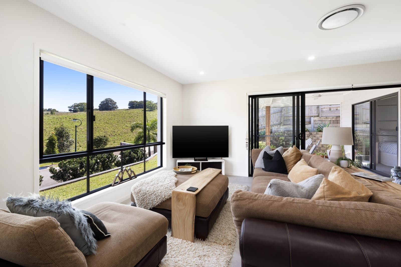 Elegant Country Style Living : Low Maintenance