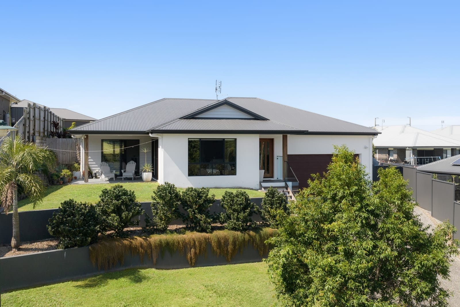 Elegant Country Style Living : Low Maintenance