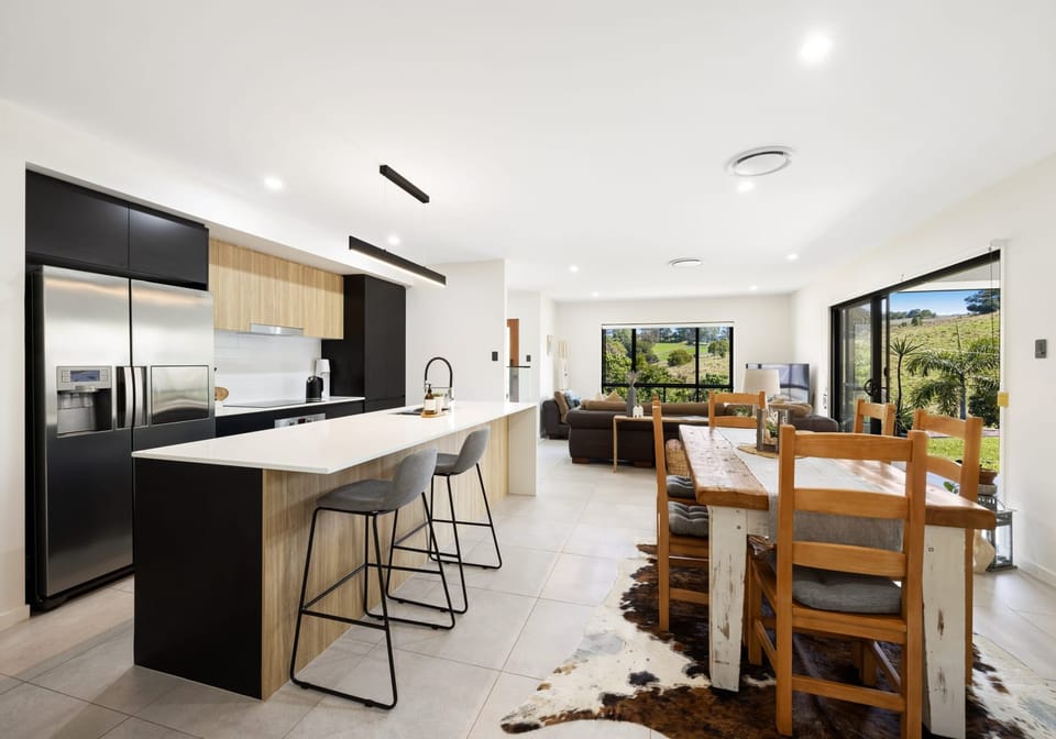 Elegant Country Style Living : Low Maintenance