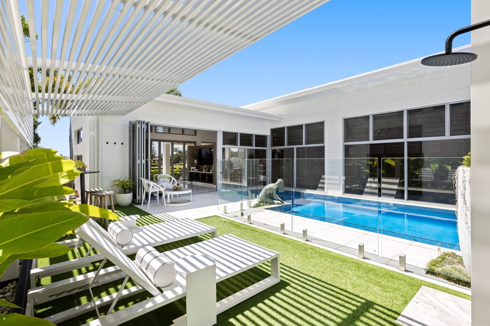 North-East Facing Waterfront Entertainer