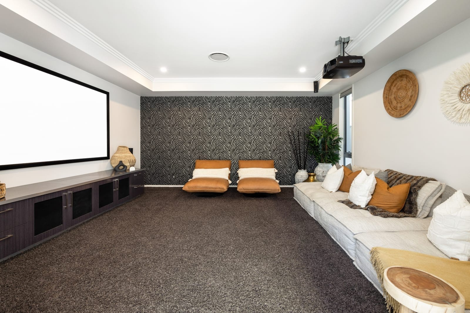 North-East Facing Waterfront Entertainer
