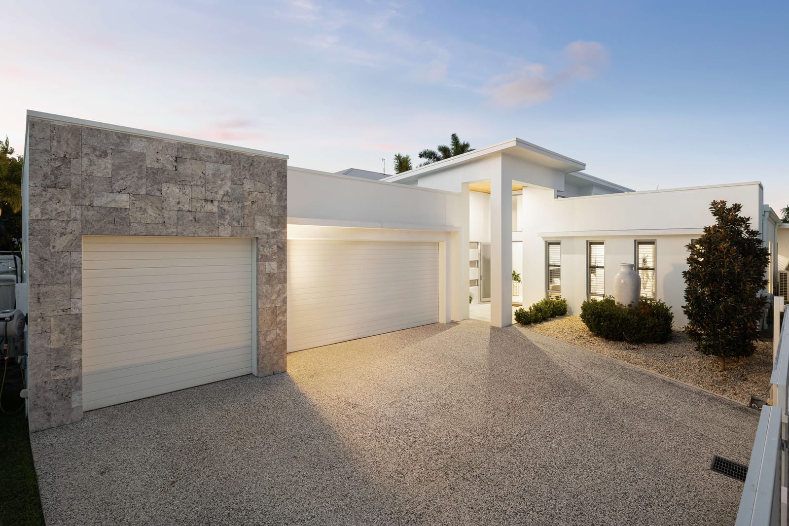 North-East Facing Waterfront Entertainer