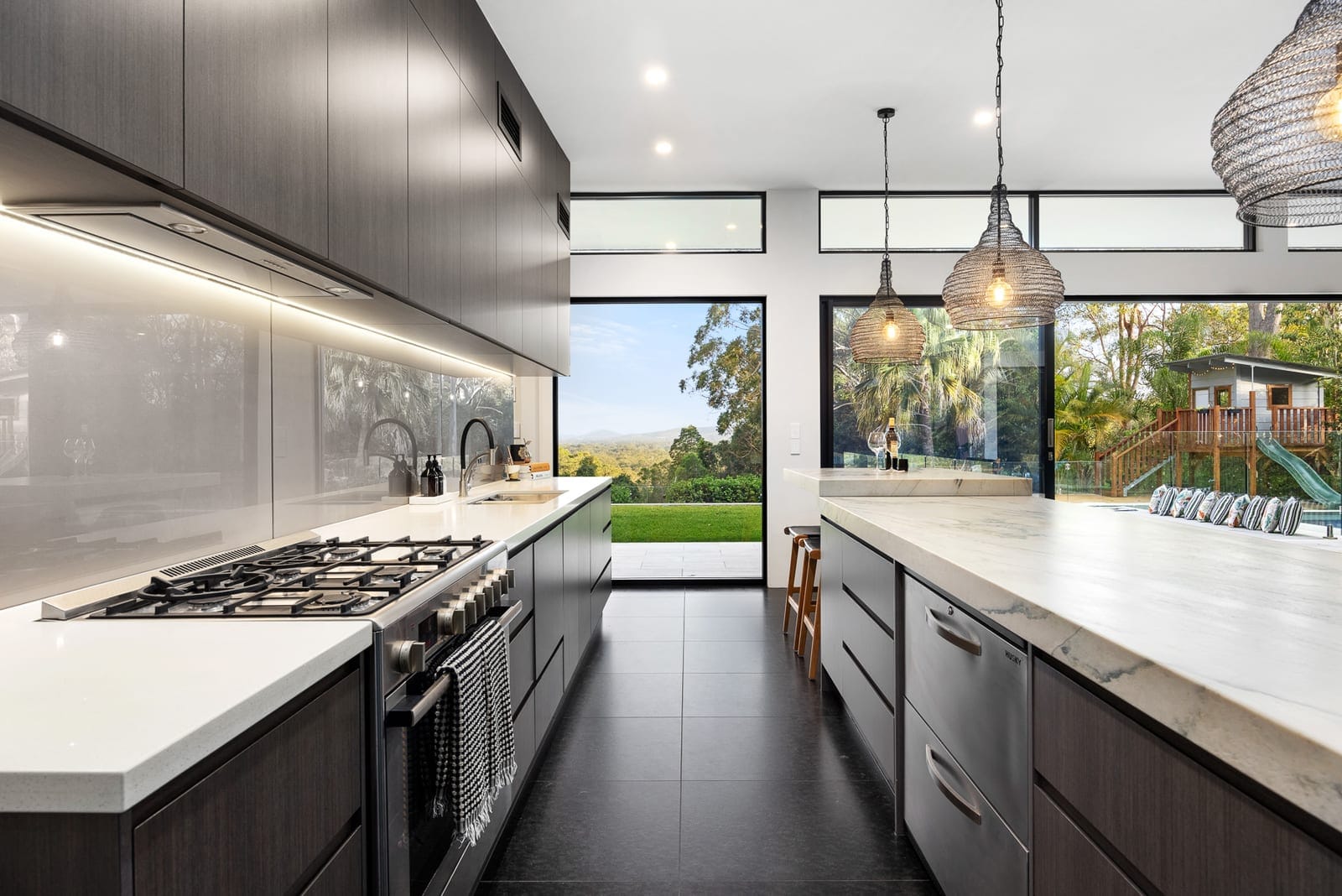 STUNNING ARCHITECTURAL HINTERLAND RETREAT