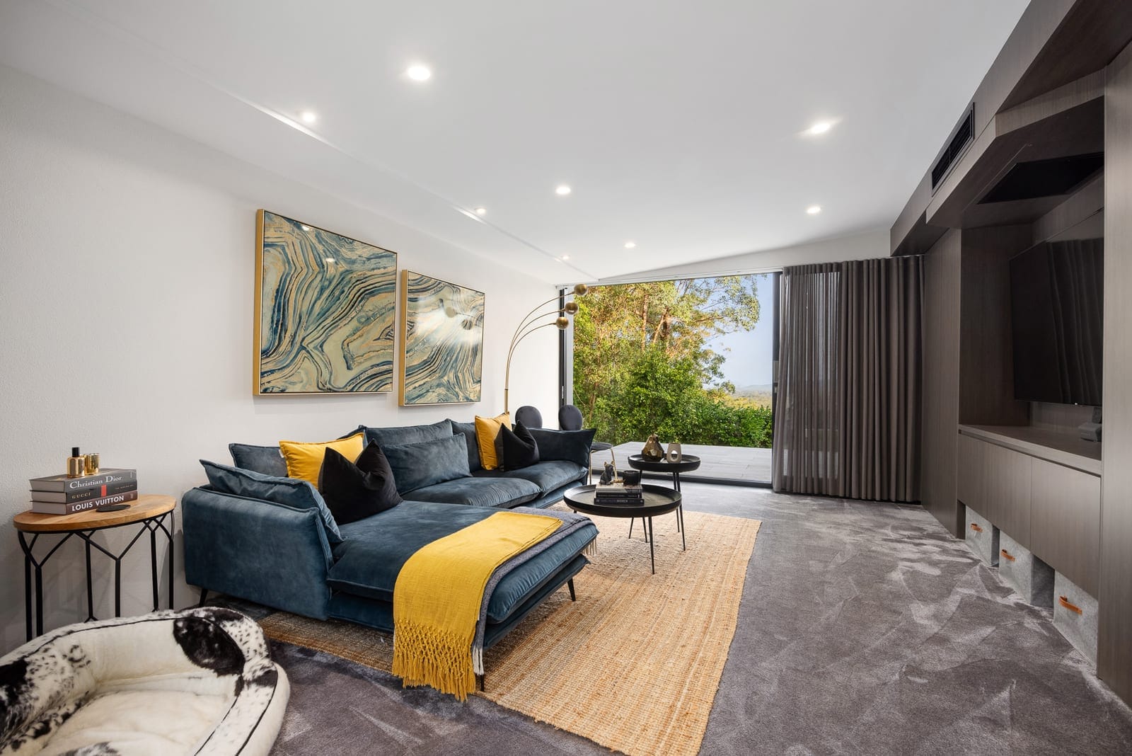 STUNNING ARCHITECTURAL HINTERLAND RETREAT