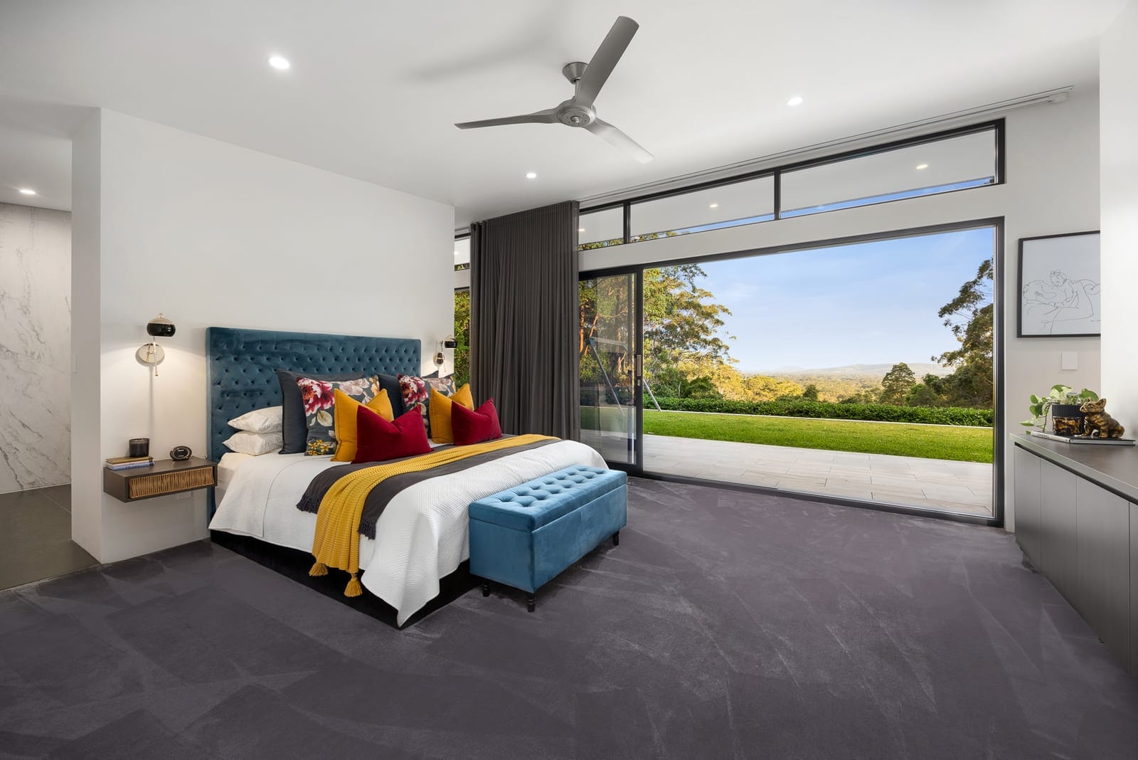 STUNNING ARCHITECTURAL HINTERLAND RETREAT