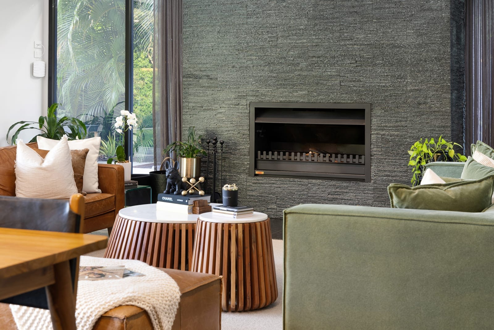 STUNNING ARCHITECTURAL HINTERLAND RETREAT