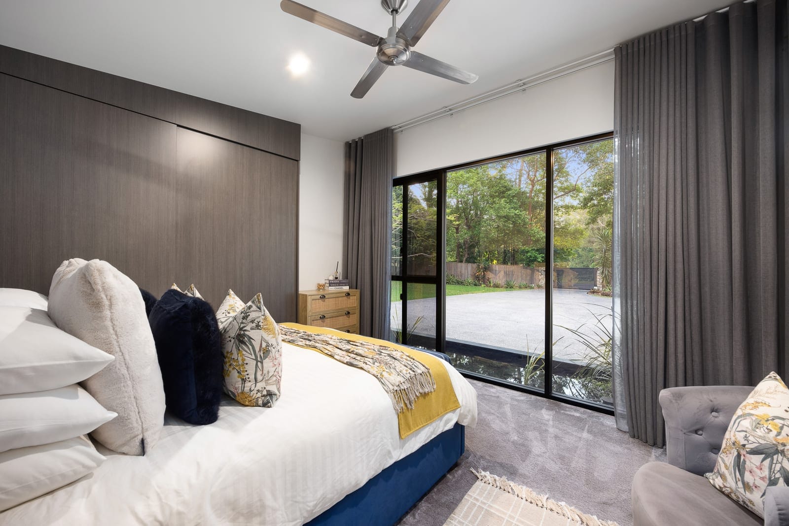 STUNNING ARCHITECTURAL HINTERLAND RETREAT