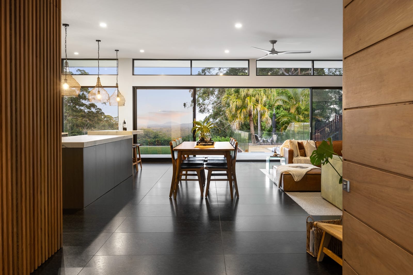 STUNNING ARCHITECTURAL HINTERLAND RETREAT