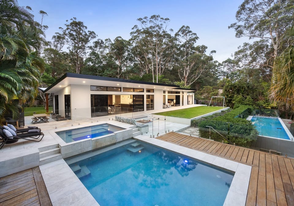 STUNNING ARCHITECTURAL HINTERLAND RETREAT