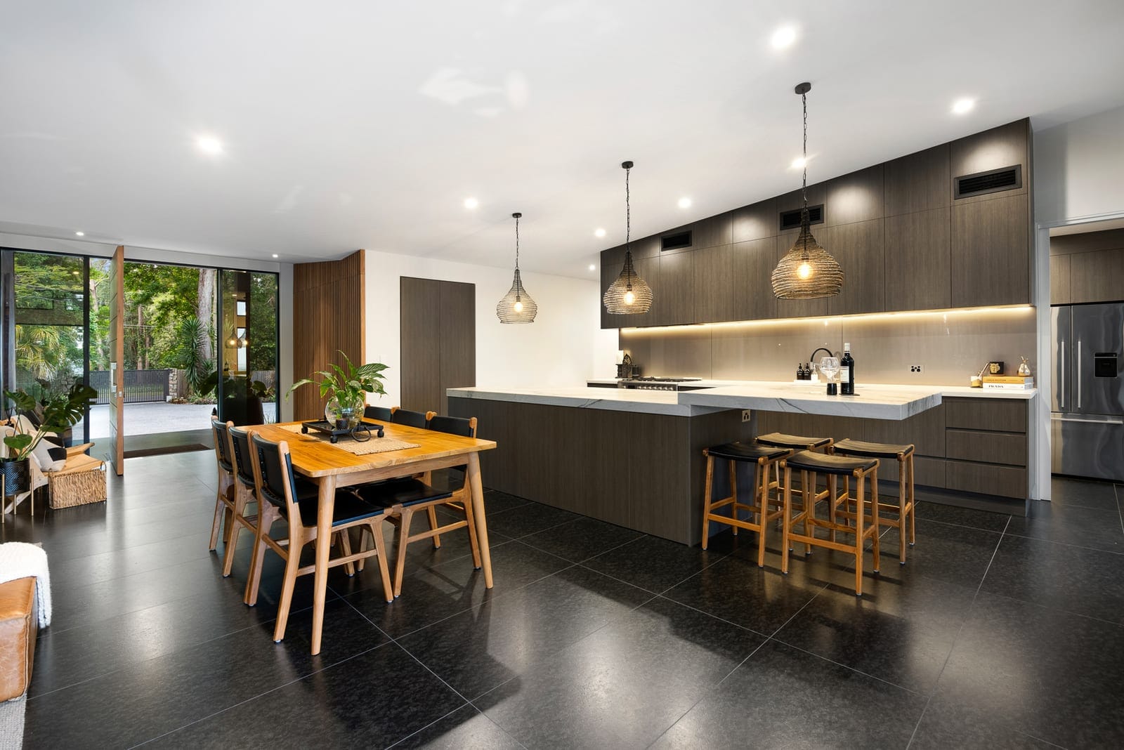 STUNNING ARCHITECTURAL HINTERLAND RETREAT