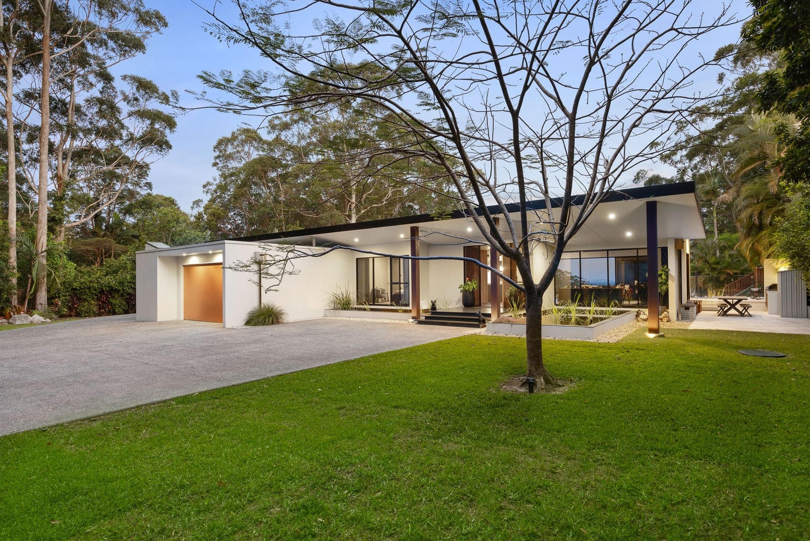 STUNNING ARCHITECTURAL HINTERLAND RETREAT