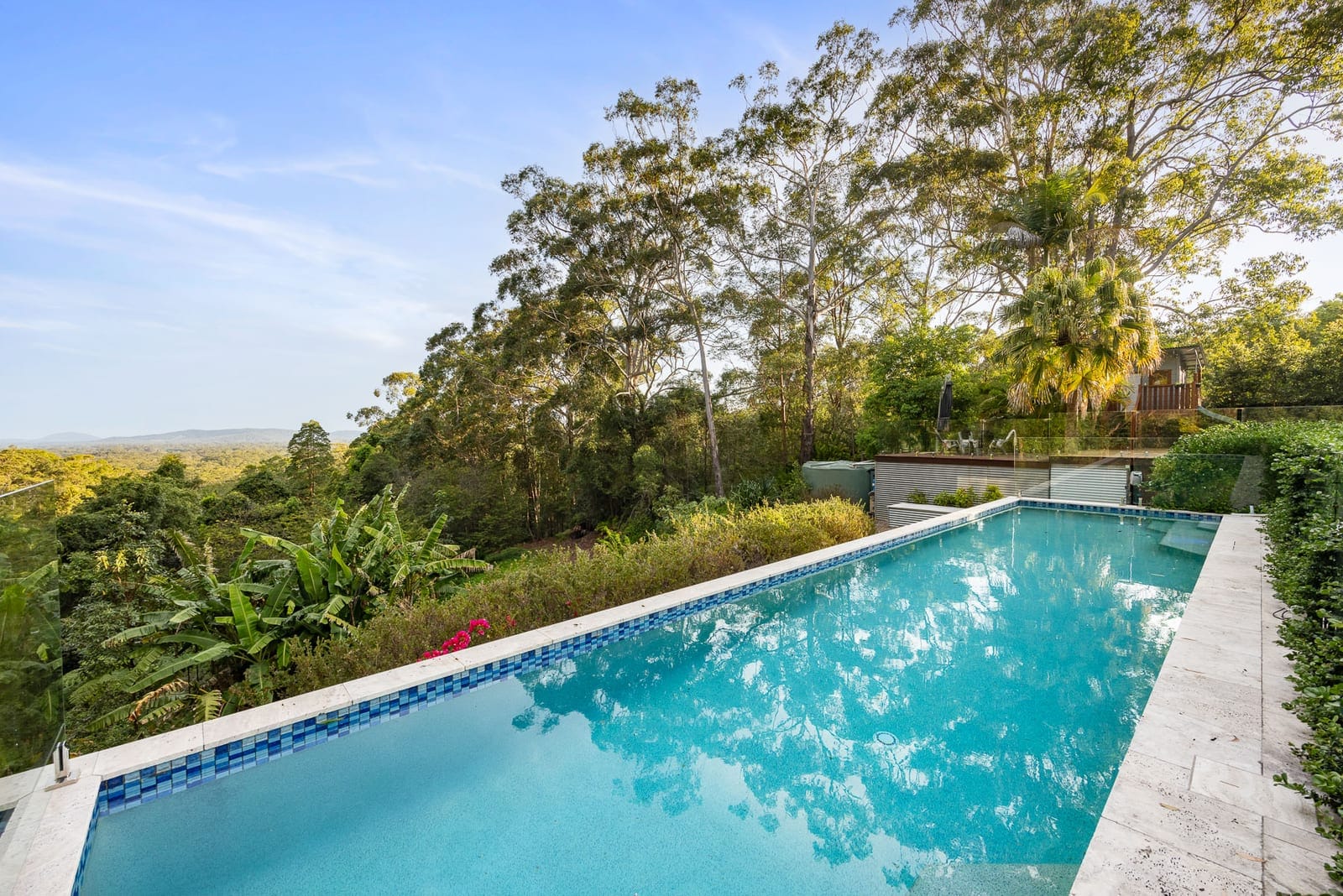STUNNING ARCHITECTURAL HINTERLAND RETREAT