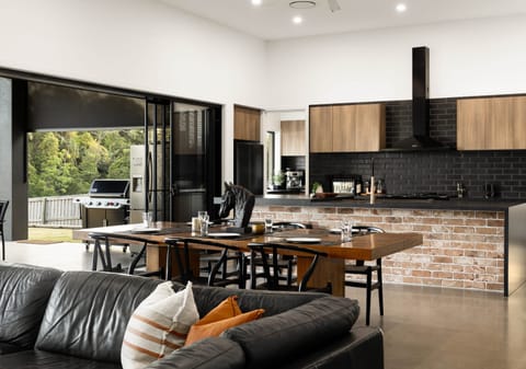 Embrace the Ultimate Acreage Lifestyle: Dual Living