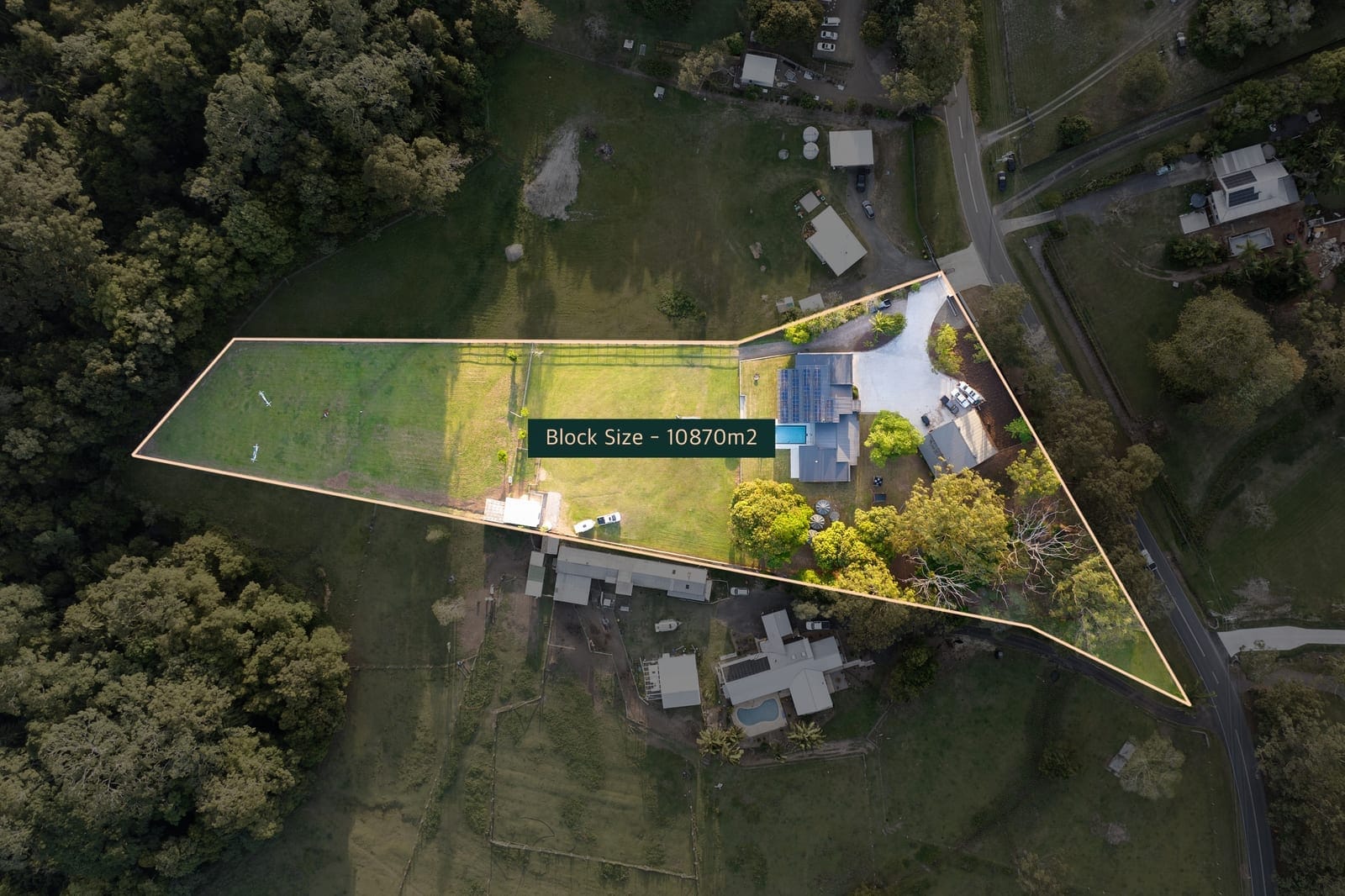 Embrace the Ultimate Acreage Lifestyle: Dual Living