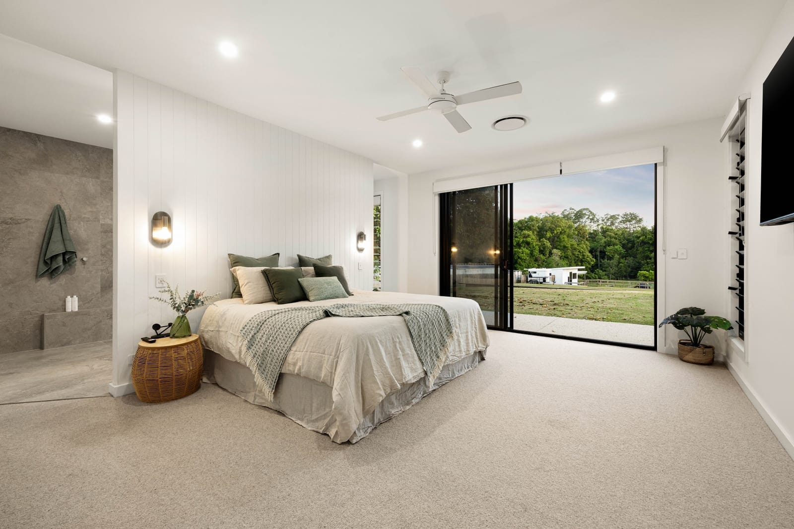 Embrace the Ultimate Acreage Lifestyle: Dual Living