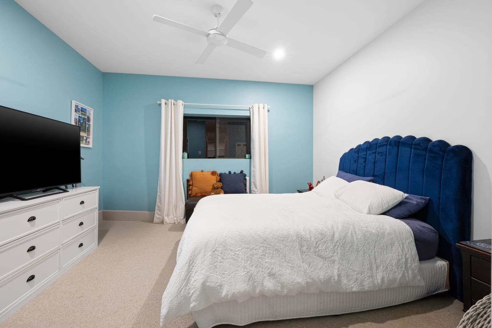 Embrace the Ultimate Acreage Lifestyle: Dual Living