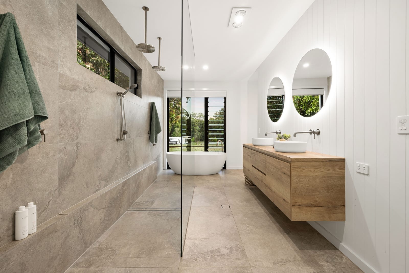 Embrace the Ultimate Acreage Lifestyle: Dual Living