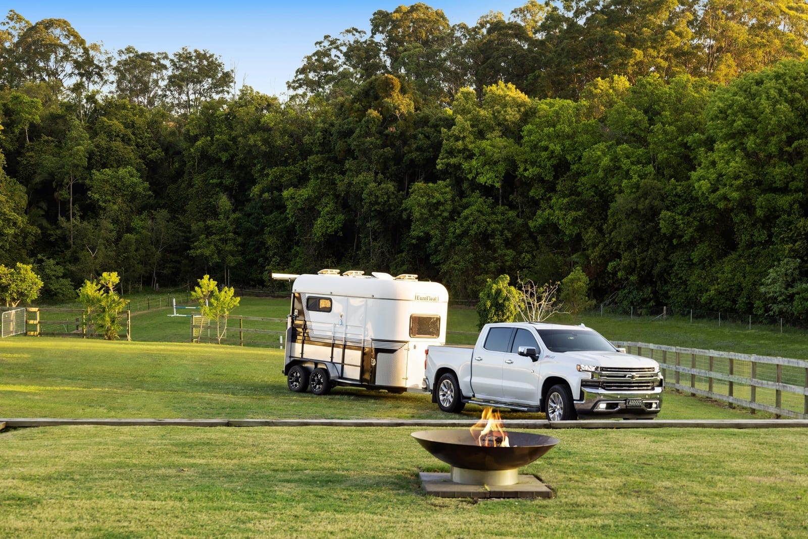 Embrace the Ultimate Acreage Lifestyle: Dual Living