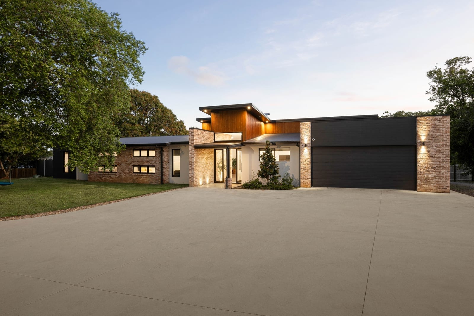 Embrace the Ultimate Acreage Lifestyle: Dual Living
