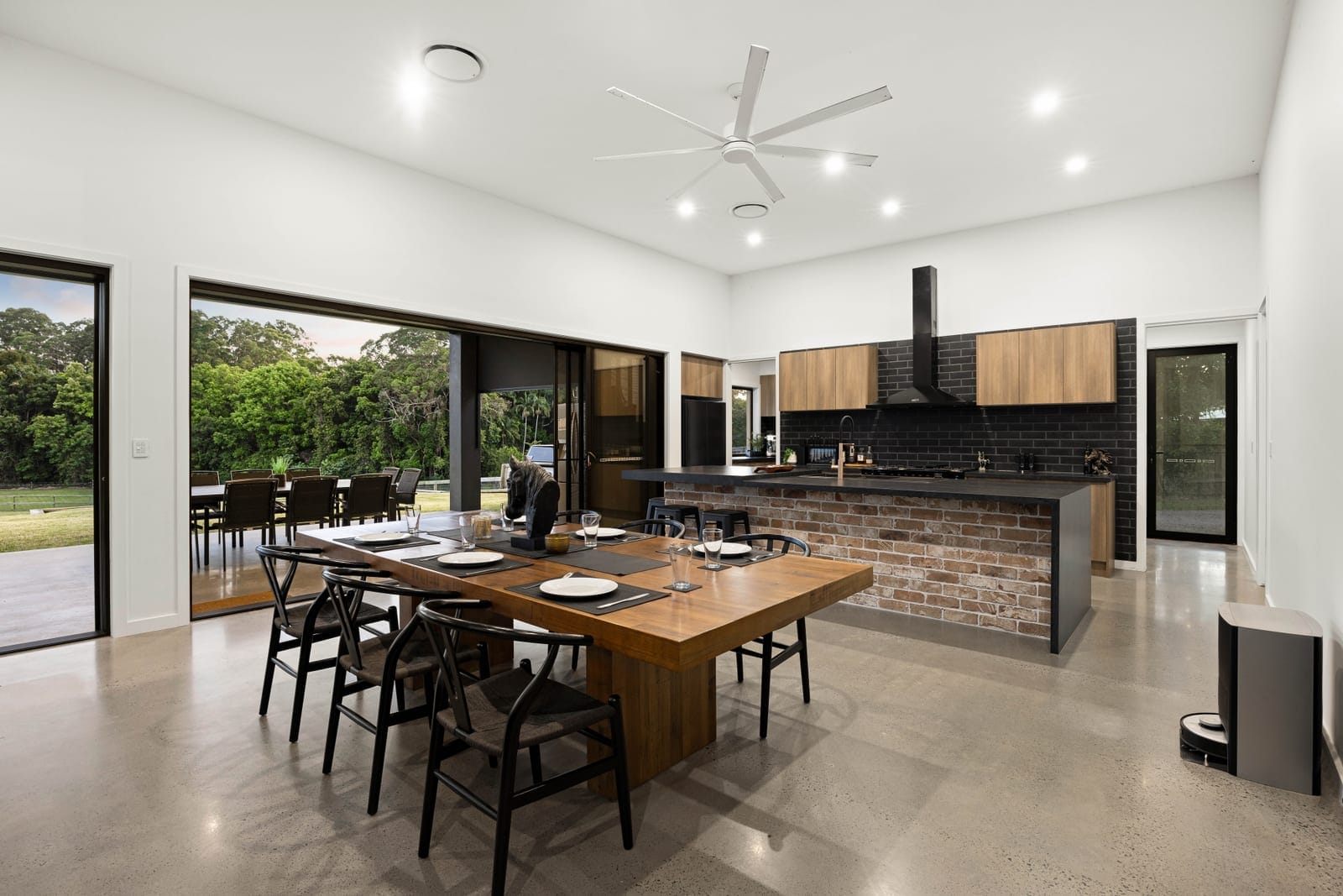 Embrace the Ultimate Acreage Lifestyle: Dual Living