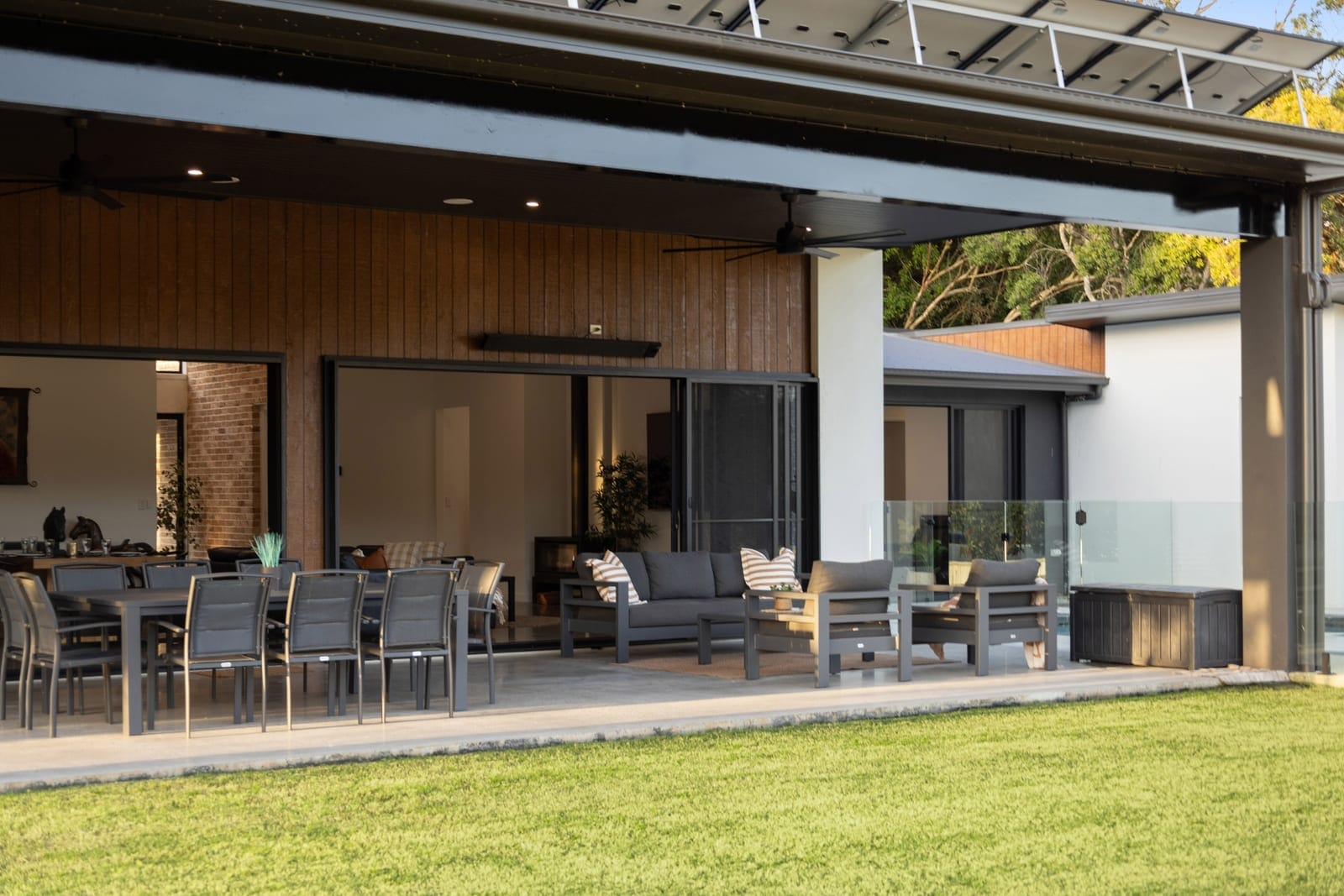 Embrace the Ultimate Acreage Lifestyle: Dual Living