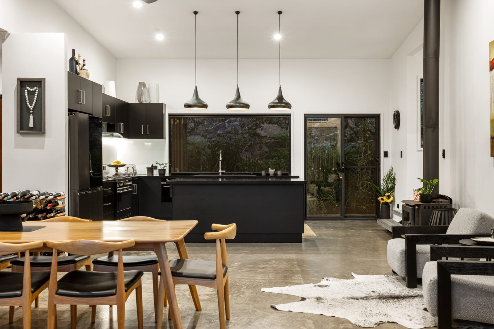 Elegant Off-Grid Acreage Living, Income Possibilities