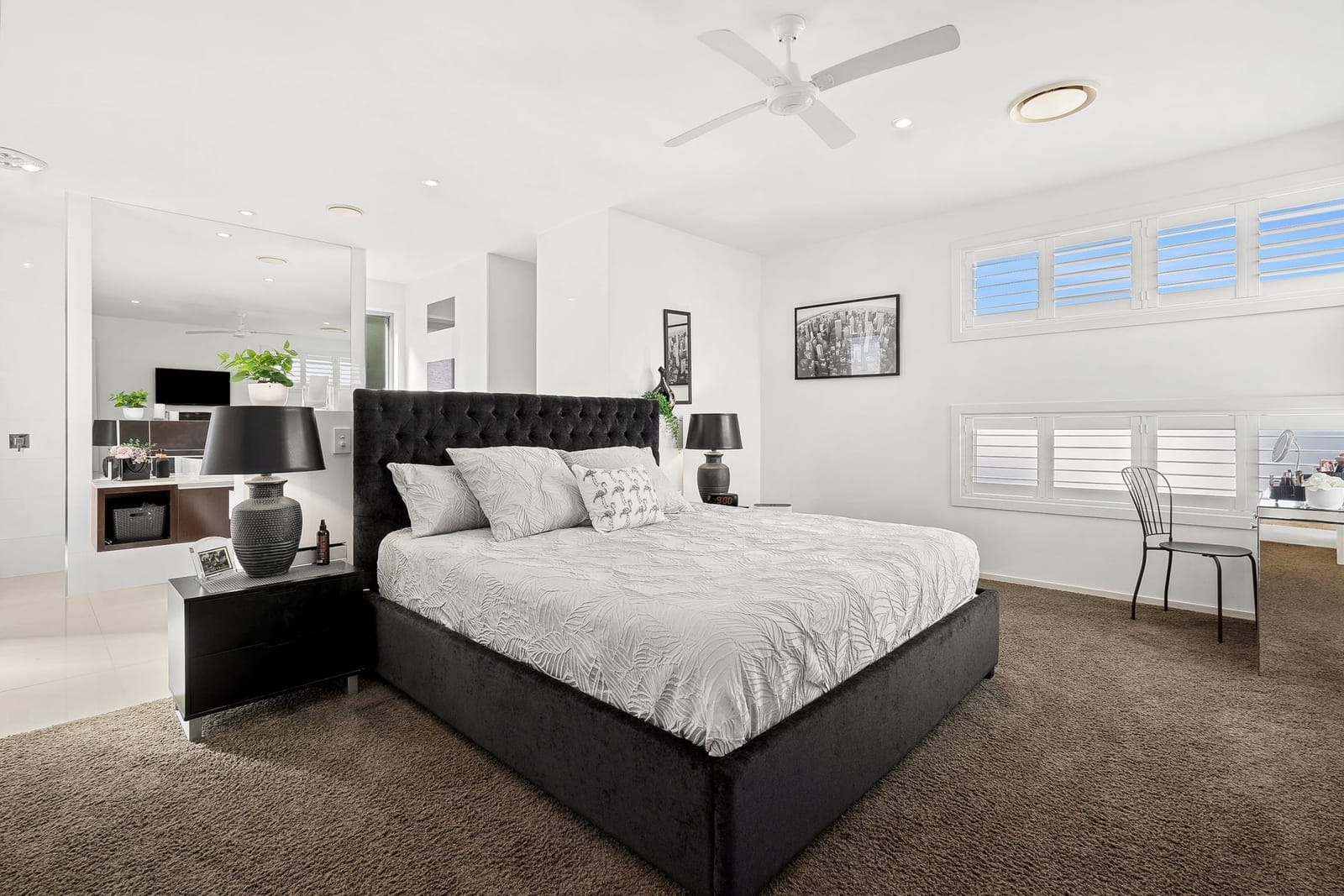 Experience Luxury Living in Pelican Waters