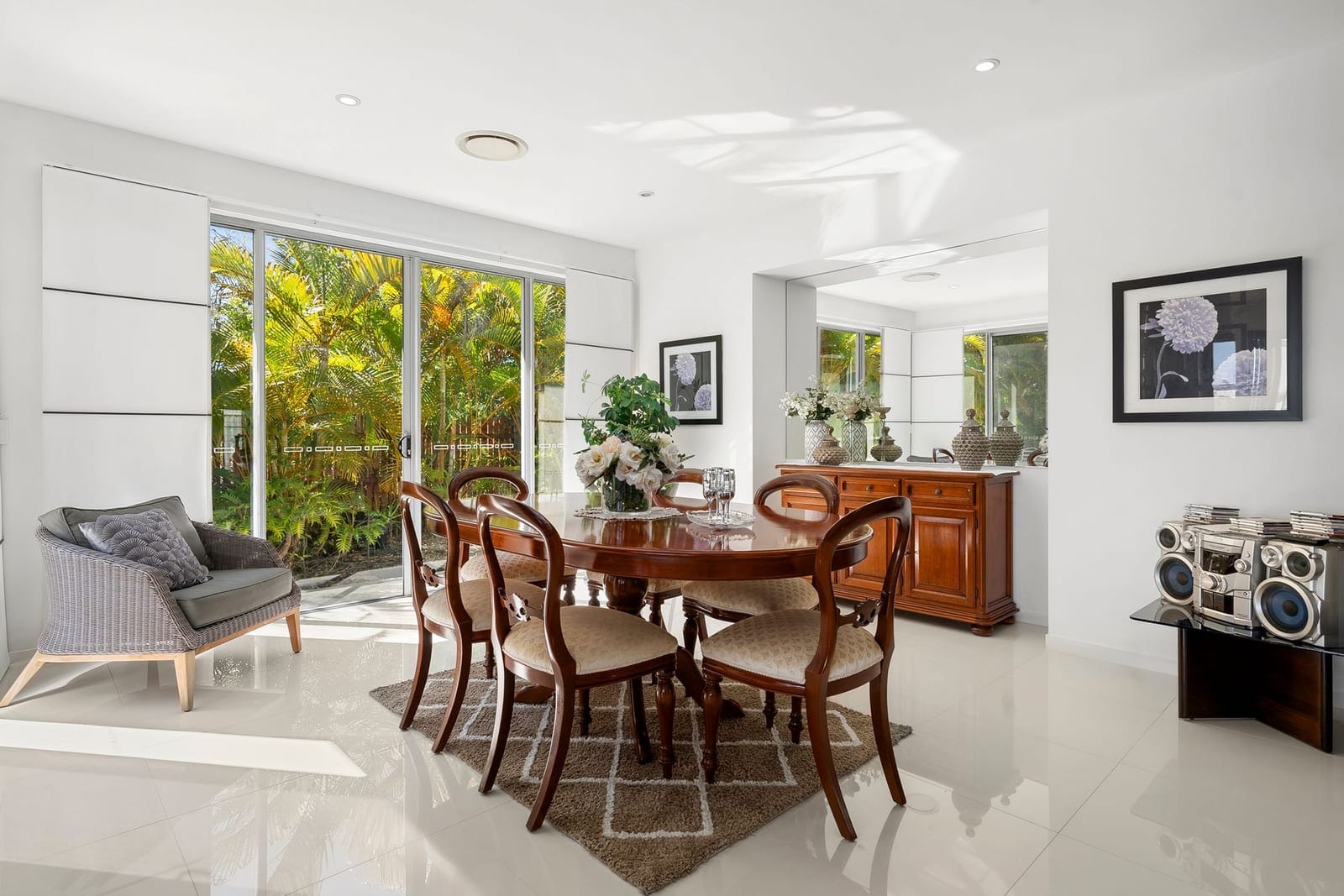 Experience Luxury Living in Pelican Waters